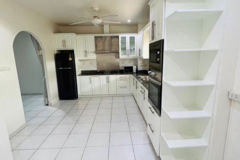 Casa de 4 dormitorios en Pattaya, Tailandia № 75978 - foto 9