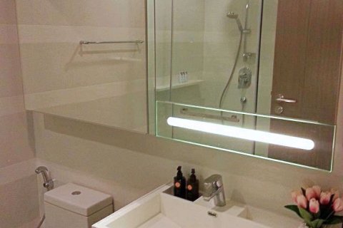 Condominio de 1 dormitorio en Khlong Toei, Bangkok, Tailandia № 76315 - foto 13