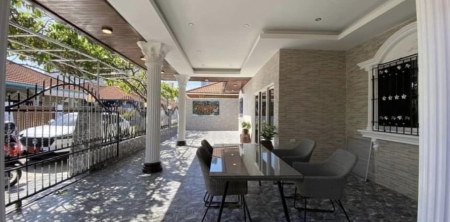 Casa de 3 dormitorios en Pattaya, Tailandia № 116061