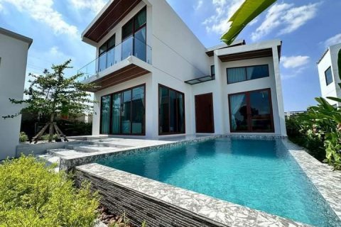 Casa de 5 dormitorios en Pattaya, Tailandia № 116062 - foto 5