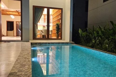 Casa de 5 dormitorios en Pattaya, Tailandia № 116062 - foto 3