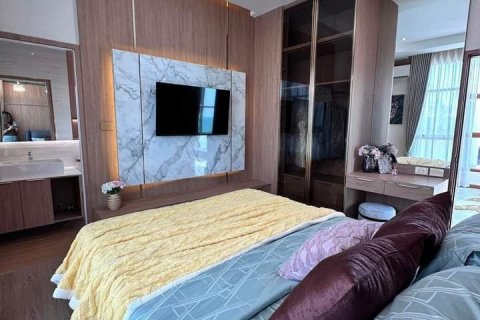 Casa de 5 dormitorios en Pattaya, Tailandia № 116062 - foto 25