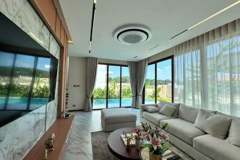 Casa de 5 dormitorios en Pattaya, Tailandia № 116062 - foto 10