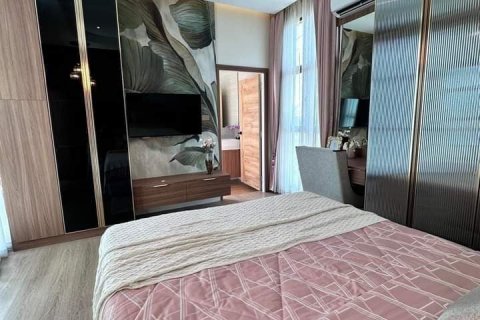 Casa de 5 dormitorios en Pattaya, Tailandia № 116062 - foto 30