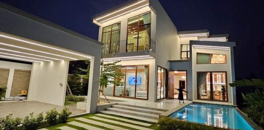 Casa de 5 dormitorios en Pattaya, Tailandia № 116062