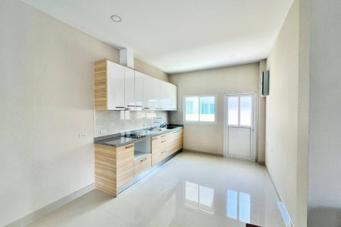 Casa de 2 dormitorios en Pattaya, Tailandia № 116059 - foto 8