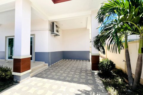 Casa de 2 dormitorios en Pattaya, Tailandia № 116059 - foto 11