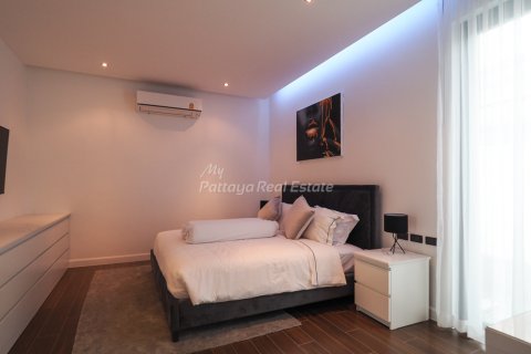 House in Bang Lamung, Thailand 6 bedrooms № 123464 - photo 24