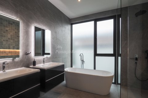 House in Bang Lamung, Thailand 6 bedrooms № 123464 - photo 16