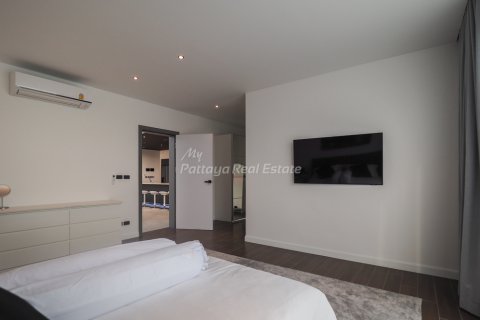House in Bang Lamung, Thailand 6 bedrooms № 123464 - photo 17