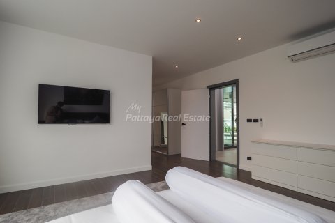House in Bang Lamung, Thailand 6 bedrooms № 123464 - photo 15
