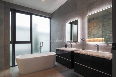House in Bang Lamung, Thailand 6 bedrooms № 123464 - photo 18