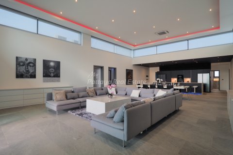 House in Bang Lamung, Thailand 6 bedrooms № 123464 - photo 8
