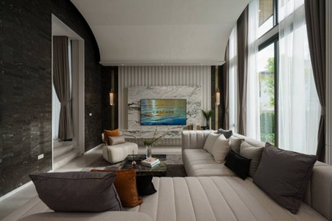 Chalet de 4 dormitorios en Pattaya, Tailandia № 124639 - foto 3