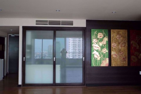 Condominio de 3 dormitorios en Khlong San, Bangkok, Tailandia № 76704 - foto 3
