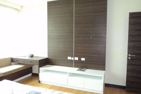Condominio de 3 dormitorios en Khlong San, Bangkok, Tailandia № 76704 - foto 8