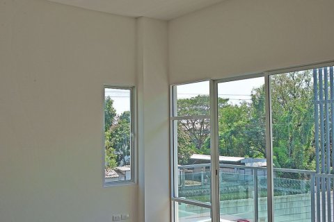 Condominio de 3 dormitorios en Suan Luang, Bangkok, Tailandia № 76707 - foto 4