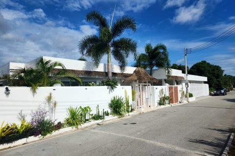 Chalet de 3 dormitorios en Hua Hin, Tailandia № 123830 - foto 19