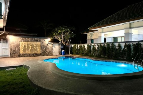 Casa de 3 dormitorios en Pattaya, Tailandia № 101420 - foto 4
