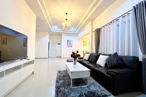 Casa de 3 dormitorios en Pattaya, Tailandia № 101420 - foto 15
