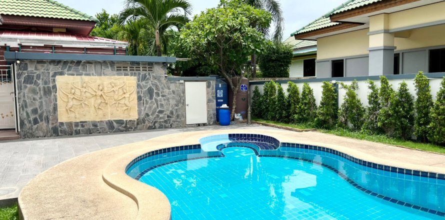 Casa de 3 dormitorios en Pattaya, Tailandia № 101420