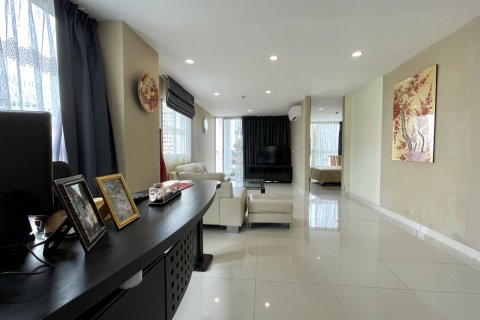 Apartamento de 2 dormitorios en Pattaya, Tailandia № 101418 - foto 7