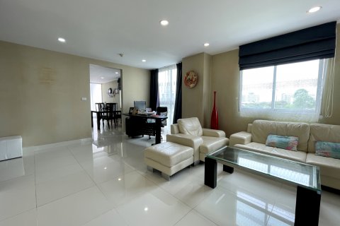 Apartamento de 2 dormitorios en Pattaya, Tailandia № 101418 - foto 11