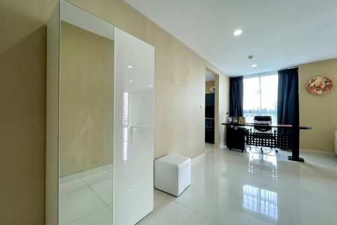 Apartamento de 2 dormitorios en Pattaya, Tailandia № 101418 - foto 5