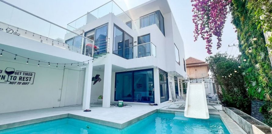 Casa de 3 dormitorios en Pattaya, Tailandia № 123203