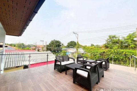 Casa de 3 dormitorios en Pattaya, Tailandia № 124181 - foto 3