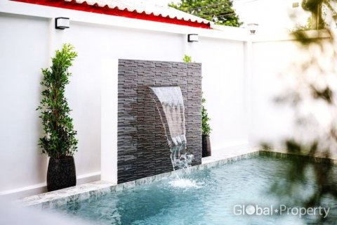 Casa de 3 dormitorios en Pattaya, Tailandia № 124181 - foto 8