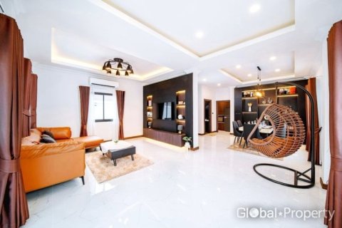 Casa de 3 dormitorios en Pattaya, Tailandia № 124181