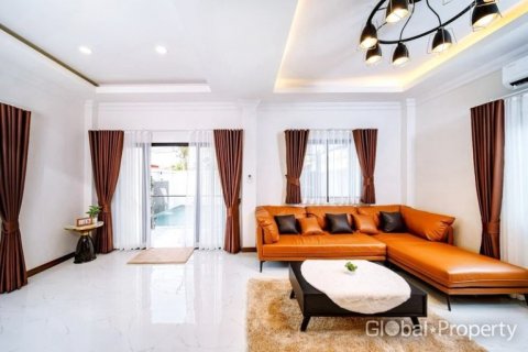 Casa de 3 dormitorios en Pattaya, Tailandia № 124181 - foto 10