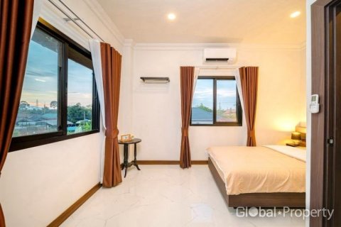 Casa de 3 dormitorios en Pattaya, Tailandia № 124181 - foto 15