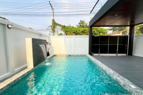 Casa de 3 dormitorios en Pattaya, Tailandia № 124181 - foto 5