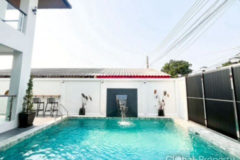 Casa de 3 dormitorios en Pattaya, Tailandia № 124181 - foto 4