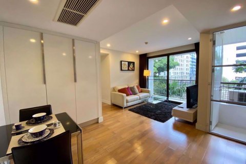 Condominio de 2 dormitorios en Bang Rak, Bangkok, Tailandia № 85032 - foto 2