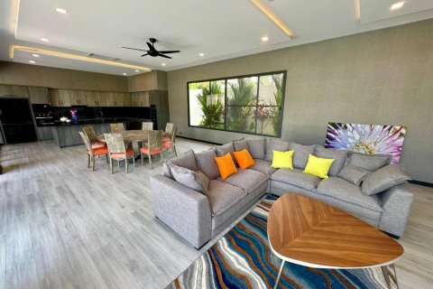 Chalet de 4 dormitorios en Phuket, Tailandia № 133016 - foto 6