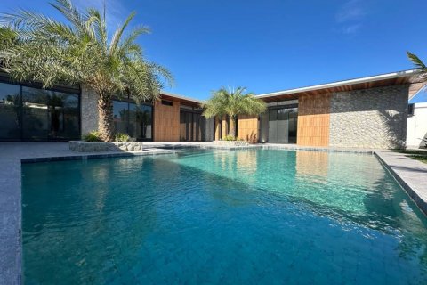 Chalet de 4 dormitorios en Phuket, Tailandia № 133016 - foto 2