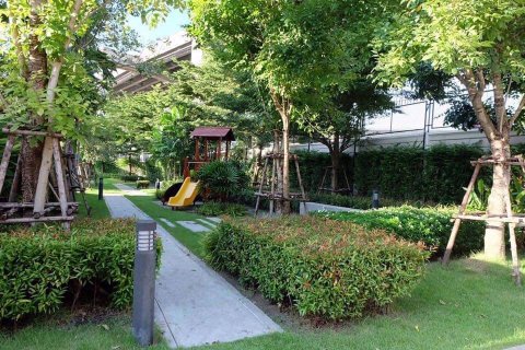 Casa de 3 dormitorios en Phra Khanong, Bangkok, Tailandia № 76556 - foto 9