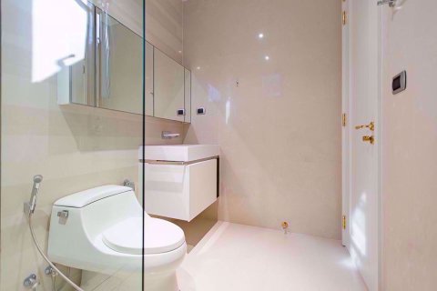 Condominio de 2 dormitorios en Khlong Toei, Bangkok, Tailandia № 76552 - foto 12