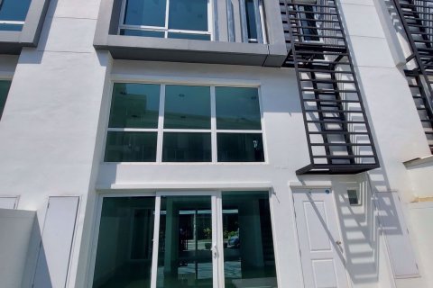 Casa de 3 dormitorios en Wang Thonglang, Bangkok, Tailandia № 76554 - foto 17