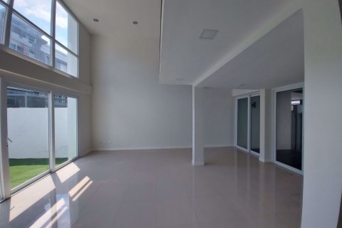 Casa de 3 dormitorios en Wang Thonglang, Bangkok, Tailandia № 76554 - foto 3