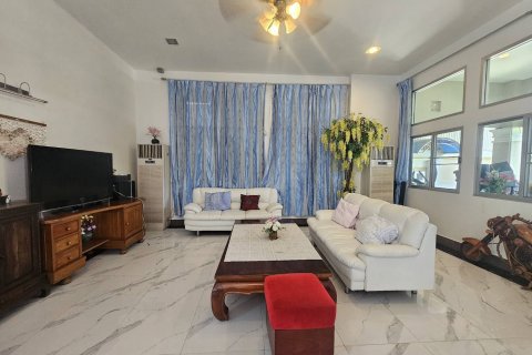 House in Pattaya, Thailand 5 bedrooms № 125057 - photo 8