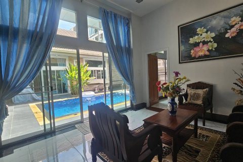 House in Pattaya, Thailand 5 bedrooms № 125057 - photo 17