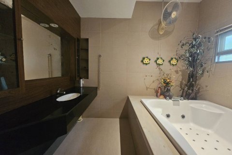 House in Pattaya, Thailand 5 bedrooms № 125057 - photo 22