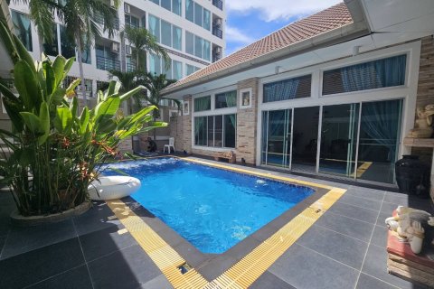 House in Pattaya, Thailand 5 bedrooms № 125057 - photo 2