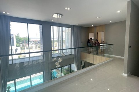 Casa de 4 dormitorios en Pattaya, Tailandia № 125059 - foto 30