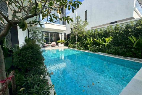 Casa de 4 dormitorios en Pattaya, Tailandia № 125059 - foto 3