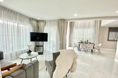 Haus in Pattaya, Thailand 4 Schlafzimmer № 125060 - Foto 9